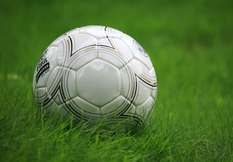 Fussball im Gras 2
