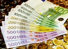 Euro in Scheinen und Münzen