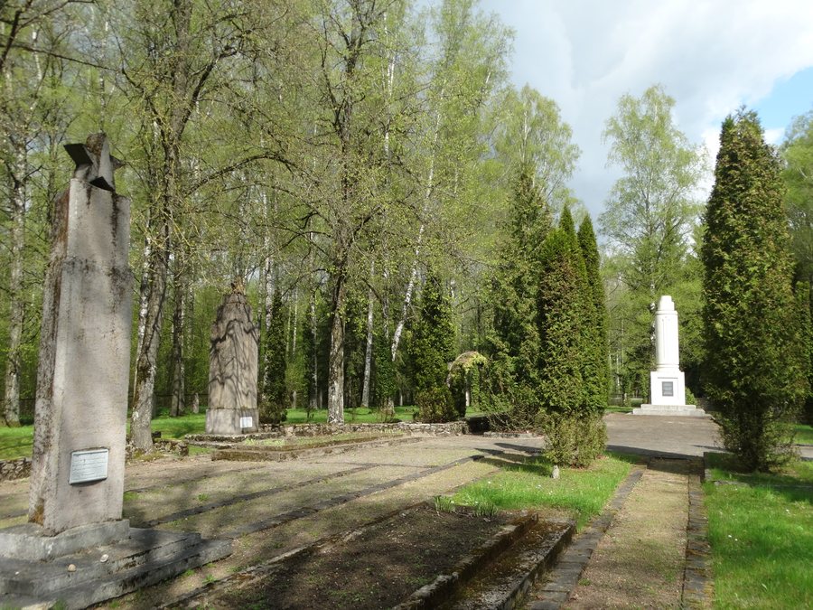 File:Šakiai, žydų ir sovietų aktyvistų žudynių vieta - 2.JPG